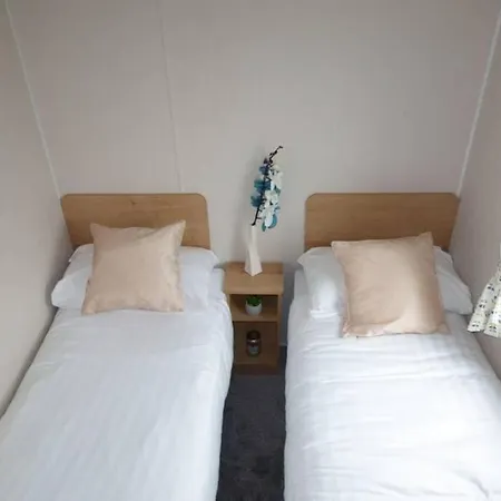 Chalet On The Beautiful Lizard Heritage Coast