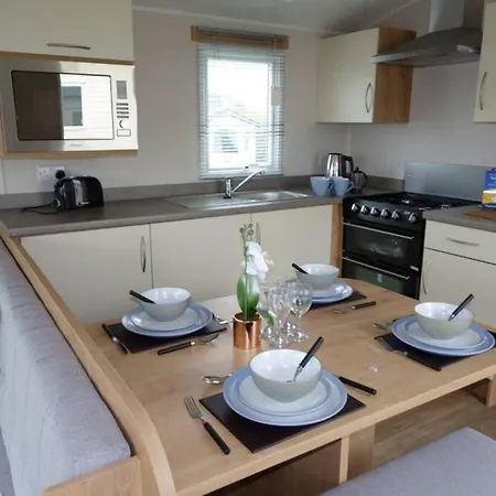 On The Beautiful Lizard Heritage Coast Chalet *